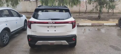 Kia Seltos 2025 Luxury black roof