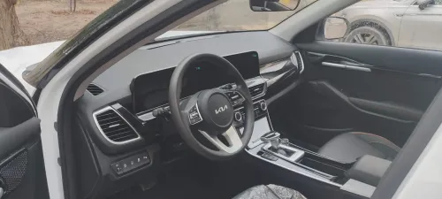 Kia Seltos 2025 Luxury black roof