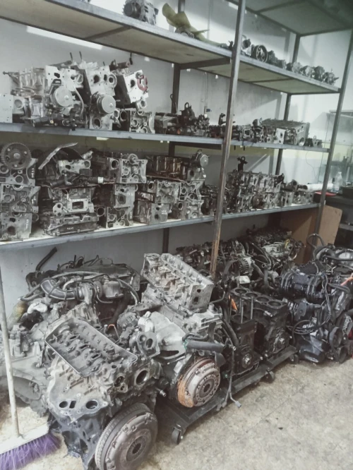 VENTE PIECES (LA CASSE) TRES BONNE ETATS  / MOTEUR -DEMI MOTEUR -HP- TURBO- CULASS
