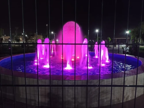 Fontaine, jet d'eau et mur d'eau