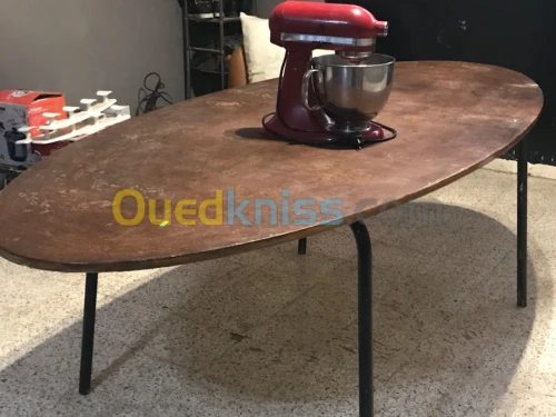 Table ikea France très solide 