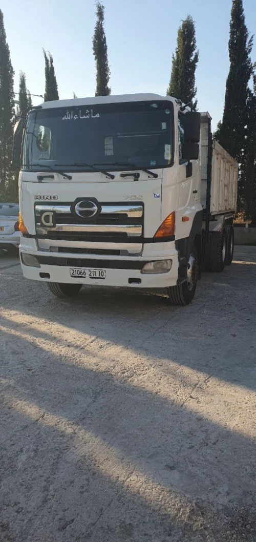HINO 700 2011