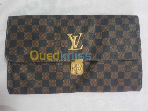 صاك من جلد ماركة louis vuitton   34cm/20cm 