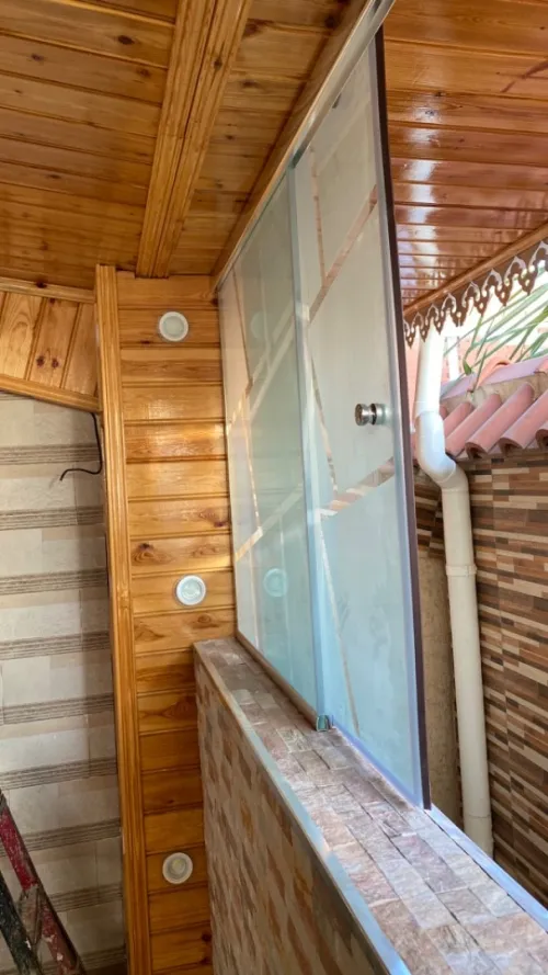 Cabine de douche en verre trompé