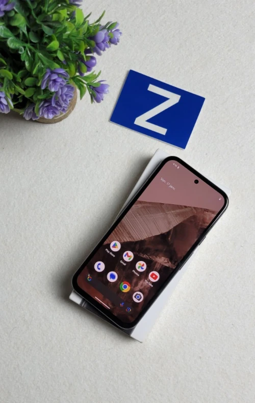 Google Pixel 8a avec boite