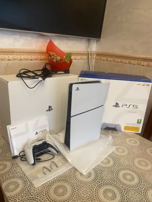PlayStation 5 Slim avec tous les accessoires 
