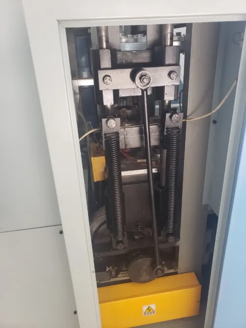 Machine de fabrication de gobelet