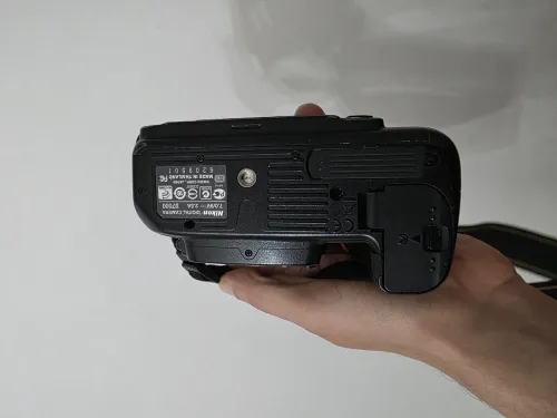 Nikon D7000 [90K]
