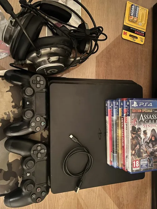 PS4 Version 13.02 OnLine 500Gb + 5 CD