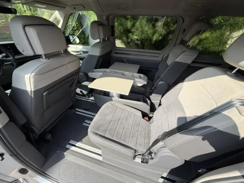Prestation VIP Multivan Volkswagen Gris Dauphin 2023 (Essence Hybride)
