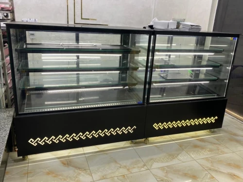 Vitrine réfrigérée moderne pour pâtisserie