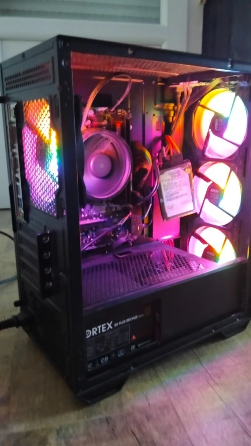 PC Gaming Multimédia للبيع حالة ممتازة