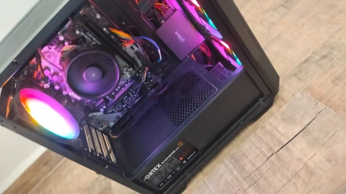 PC Gaming Multimédia للبيع حالة ممتازة