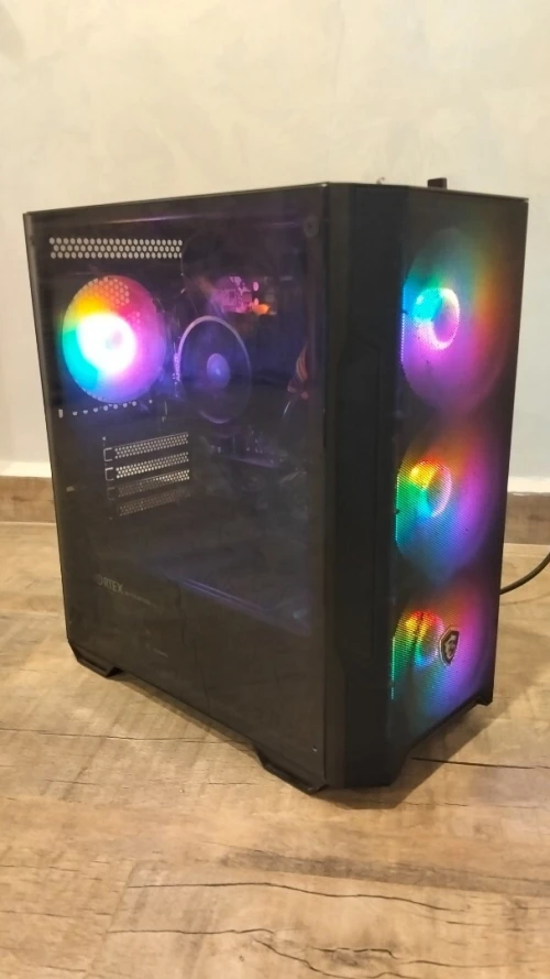 PC Gaming Multimédia للبيع حالة ممتازة