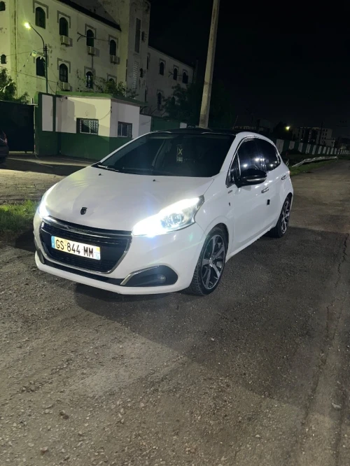 Peugeot 208 2013 Feline