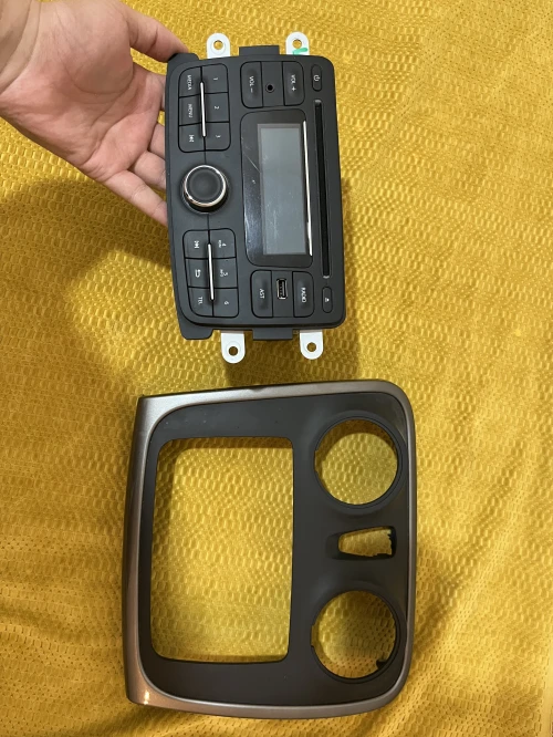 Auto radio dacia/renault original + cadre de façade
