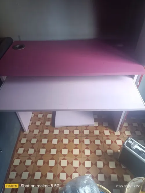 Bureau pour adolescente ou fille violet clair