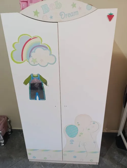 Armoire et lit enfant