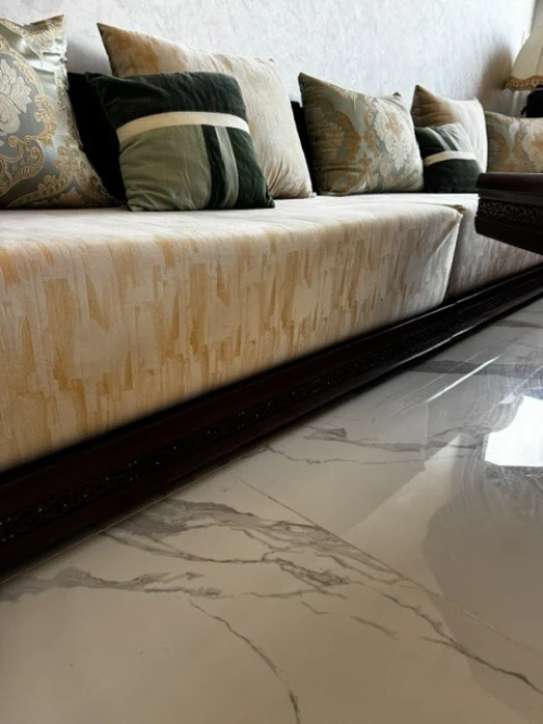 Salon Marocain Complet  Style traditionnel  Bois sculpté  Tissu jacquard doré