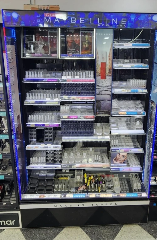 Prisontoir cosmétiques et maquillage 