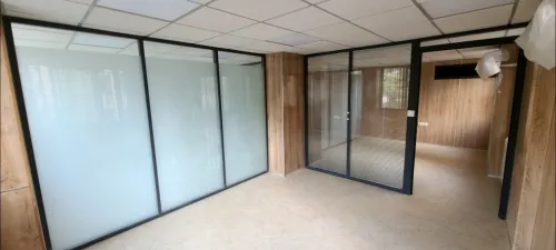 Cloison amovible et séparation de bureaux 
