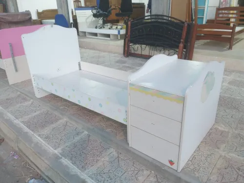 سرير مع كومود lit avec commode