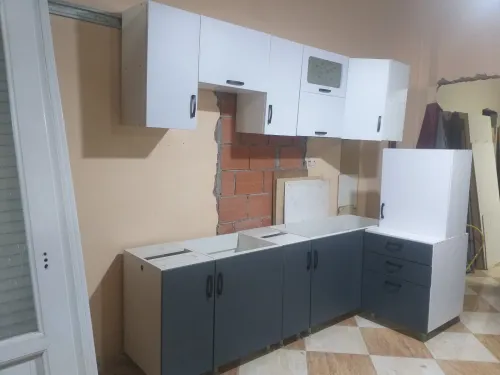 Cuisine moderne presque neuve مطبخ عصري شبه جديد 