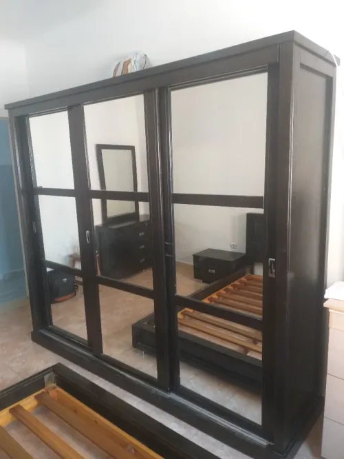 Armoire en bois de cèdre