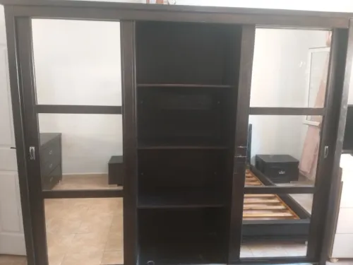Armoire en bois de cèdre