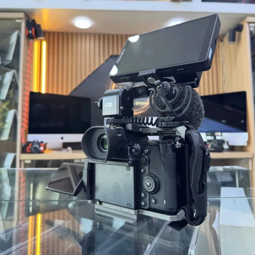 CINEMA RIG LUMIX S1H Boîtier avec Cage Tilta , Bague Sigma MC21 EF mount Moniteur FEELOWORLD F7 Pro avec Batterie