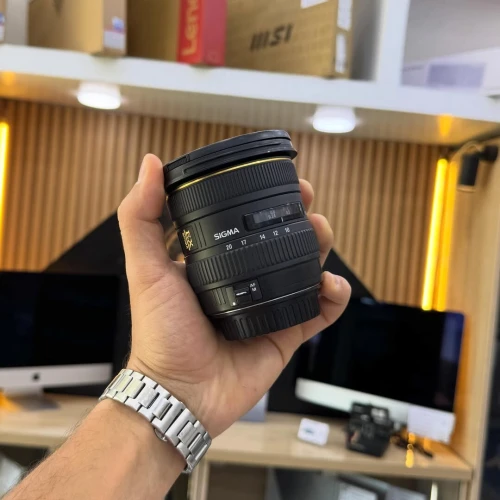 OBJECTIF SIGMA EF 10-20mm 4-5.6 en excellent état avec bouchons