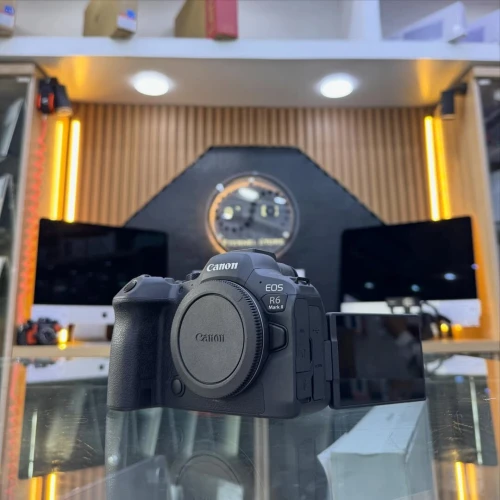 CANON R6 MARK II boitier nu JAMAIS utilisé batterie et chargeur