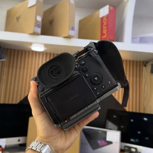 Lumix S1H boitier nu avec bague MC-21 L-EF en excellent état batterie et chargeur