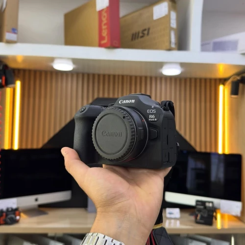 Canon R6 Mark III boitier Nu en excellent état avec batterie et chargeur