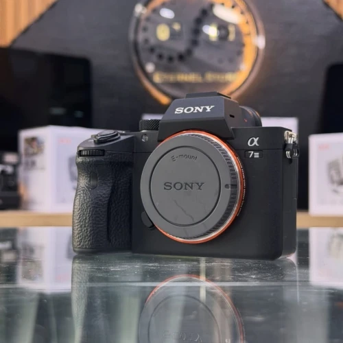 Sony A7 III boitier nu en excellent état batterie et chargeur