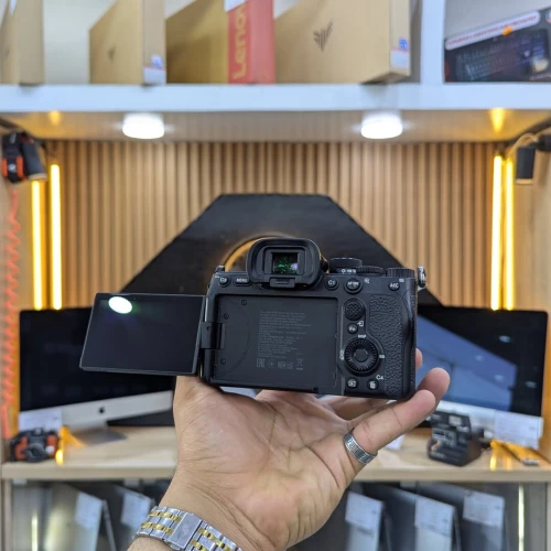 SONY A7 MARK IV en excellent état avec batterie et chargeur