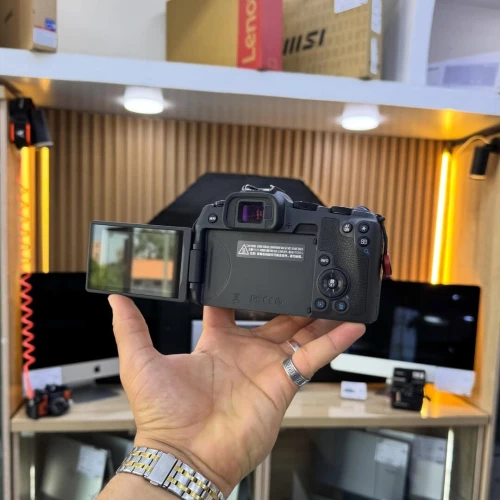 Canon R8 boitier Nu en excellent état avec batterie et chargeur