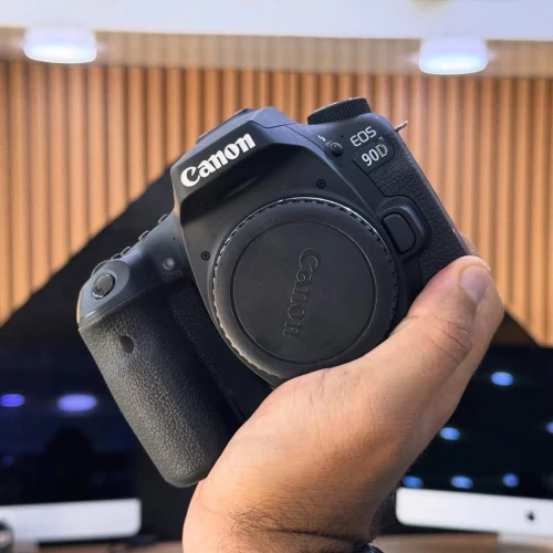 Canon 90D boitier nu en excellent état batterie et chargeur