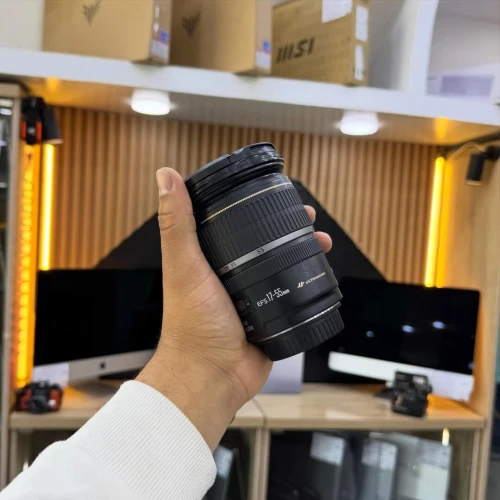 Objectif CANON 17-55mm F2.8 en excellent état avec deux bouchons