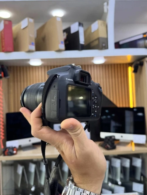 Canon 1200D avec 18-55mm en excellent etat comme neuf avec batterie chargeur