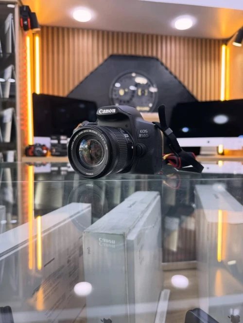 Canon 850D avec 18-55mm STM en excellent état
