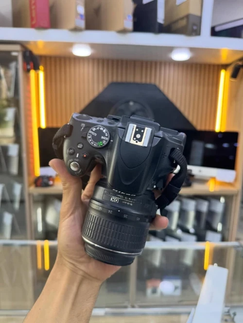 Nikon D5100 avec objectif 18-55 en excellent état batterie et chargeur