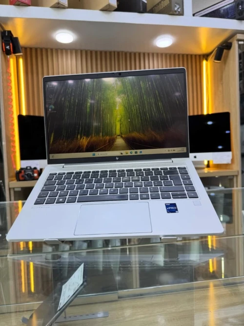 HO ELITEBOOK 640 G10  I7-1345U 16 GB/256 GB