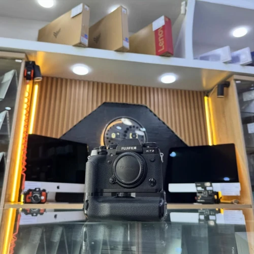 Fujifilm Xt-2 avec grip en excellent état 2 batterie et chargeur