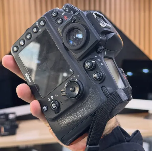 Nikon D800 boitier nu en excellent état batterie et chargeur