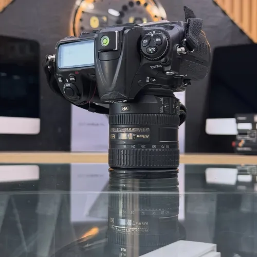Nikon D300S avec 16-85mm en très bon état batterie et chargeur
