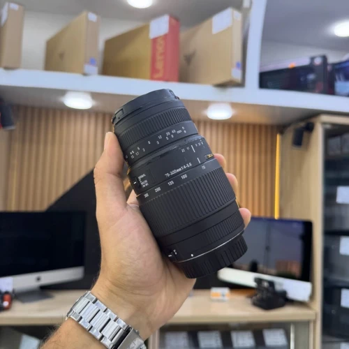 Objectif SIGMA EF-mount 70-300mm 1:4-5.6 en bon état avec bouchon