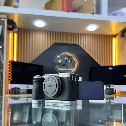 Sony A7C MARK II boitier nu en excellent état batterie et chargeur