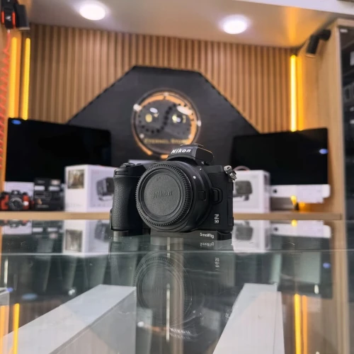 Nikon Z50 avec bague FTZ II comme neuf avec batterie et chargeur