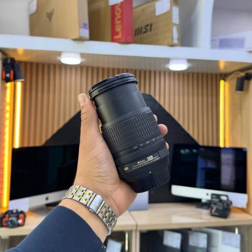 Objectif Nikon 18-105mm F3.5-5.6 en excellent état avec bouchons